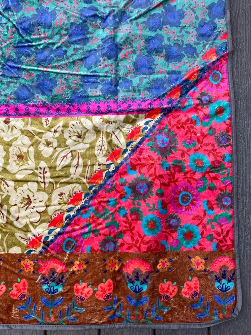 Natural Life Water Resistant Picnic Blanket 57”x72”Patchwork Floral w/Gray edge